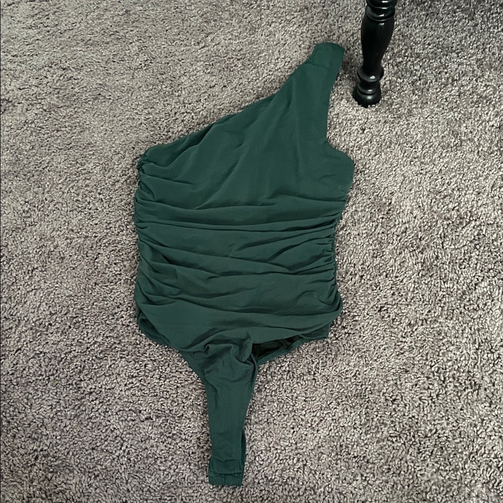 Elegant Green One-Shoulder Dress